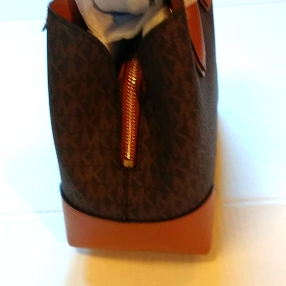 Nwt. Michael kors Mercer gallery small signature logo satchel. - Picture 12 of 13